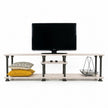 Industrieel tv meubel stijlvol met wit houten legplanken en robuust metalen frame op witte achtergrond