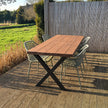 Industriële tuintafel met X-poot stalen onderstel en douglas houten tafelblad