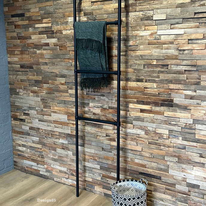 Steigerbuis kledingrek Duister