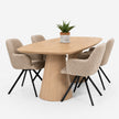 Minimalistische Deens ovale design eettafel in Transparant eiken kleur met moderne houten onderstellen. Tijdloze eetkamerset voor een strak en warm interieur.
