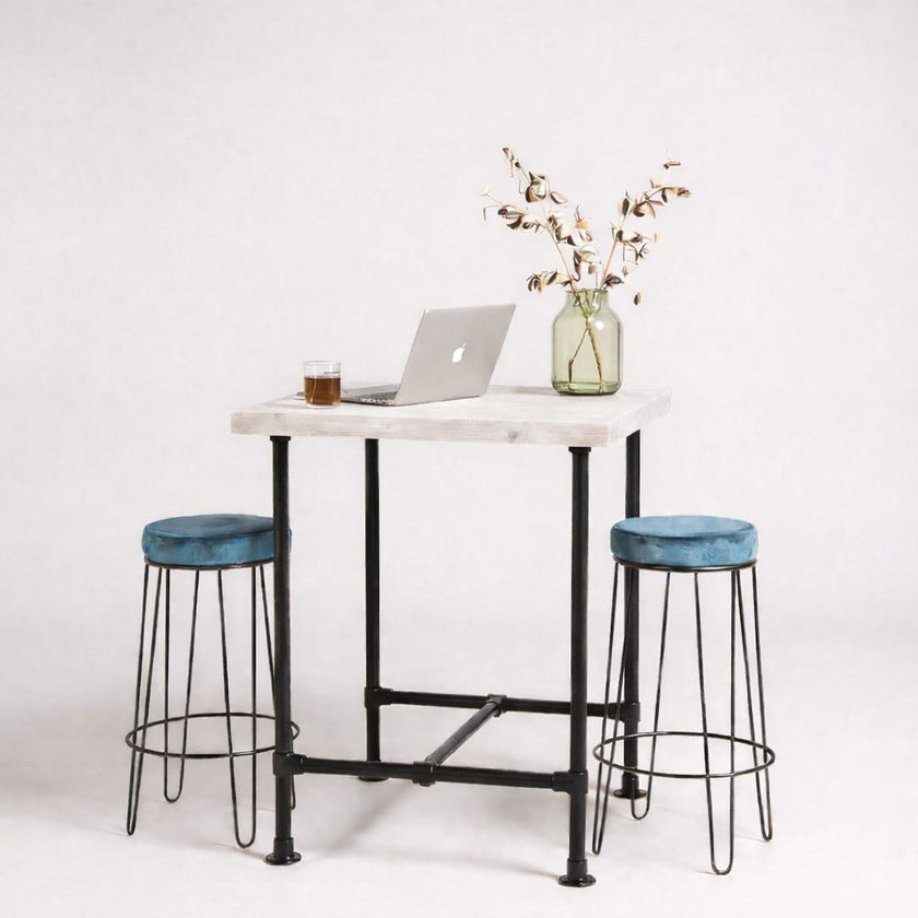 Hoge bartafel Chicago met wit houten blad en zwart stalen buizenframe in industriële stijl.