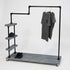 Robuust houten kledingrek met metalen frame en legplanken voor kleding en schoenen op witte achtergrond