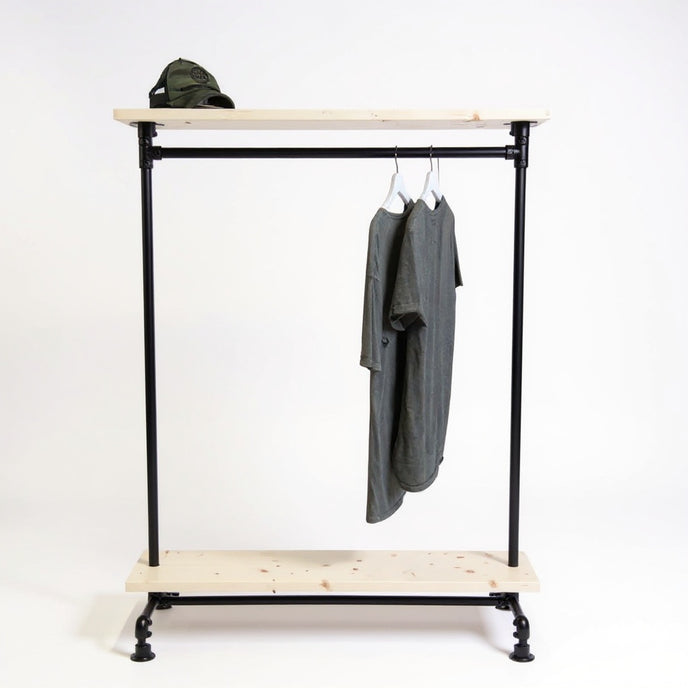 Houten kledingrek Energiek met witte wax afwerking op vurenhout en industrieel buizenframe