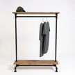 Houten kledingrek Energiek met metalen frame en vurenhout behandeld met bruine wax, robuuste industriële look