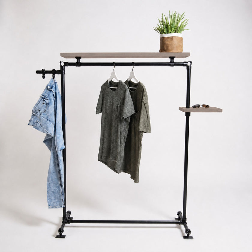 Houten kledingrek Levend van vurenhout met legplank in taupe wax en zwart buizenframe