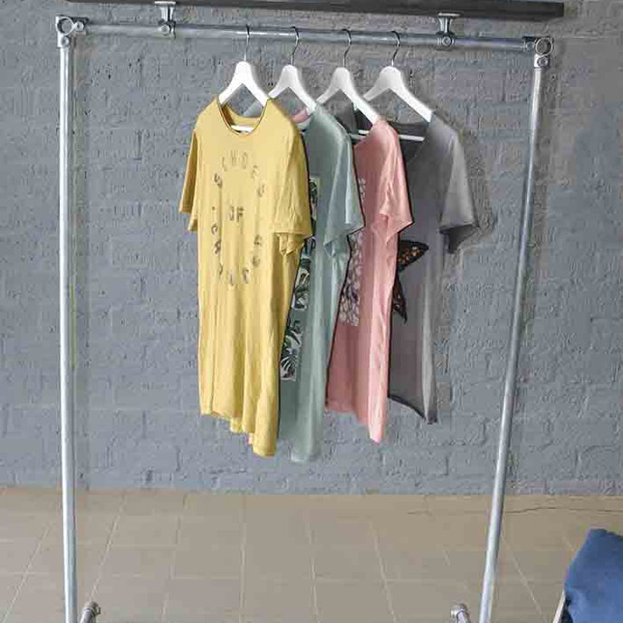 Houten kledingrek Pittig