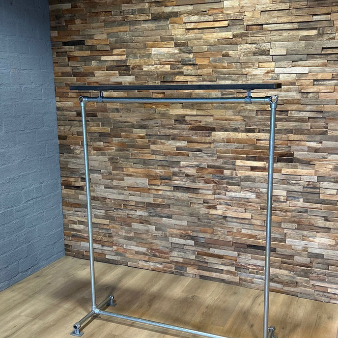 Houten kledingrek Pittig