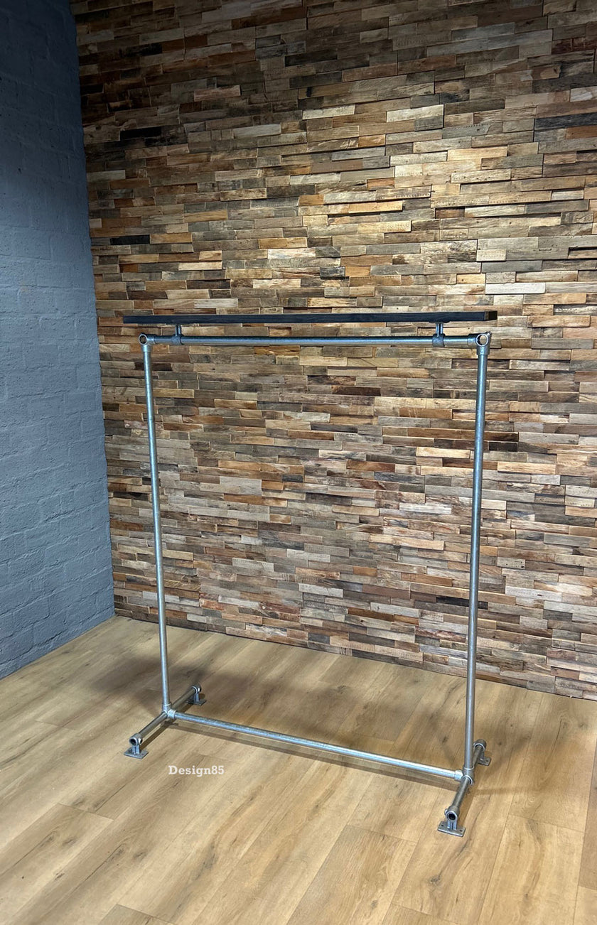 Houten kledingrek Pittig