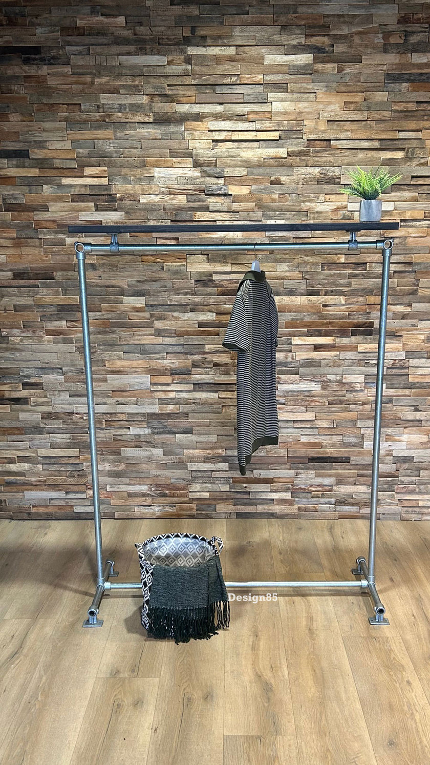 Houten kledingrek Pittig