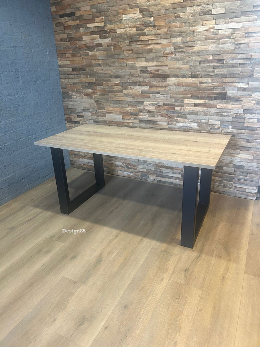 Industrieel bureau Thuis