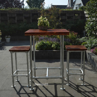 industriele barkruk buiten in de tuin