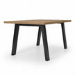 Industriële eiken eettafel Continental sand met warme zandkleurige eiken afwerking en metalen poten