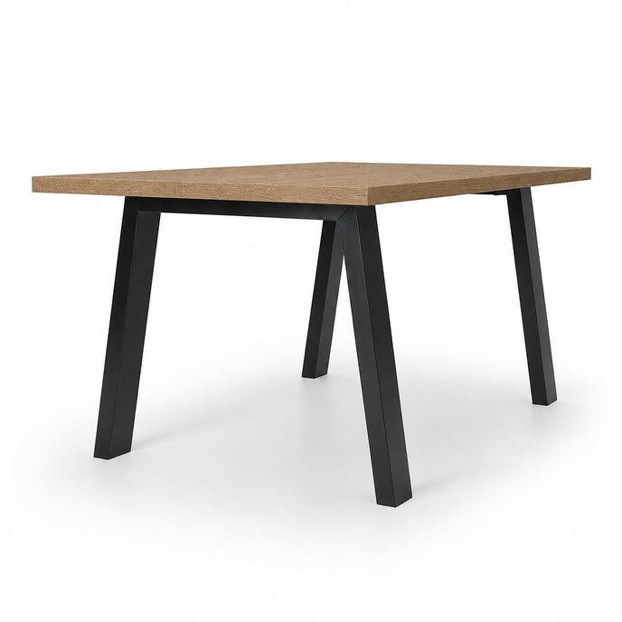 Industriële eiken eettafel Continental sand met warme zandkleurige eiken afwerking en metalen poten