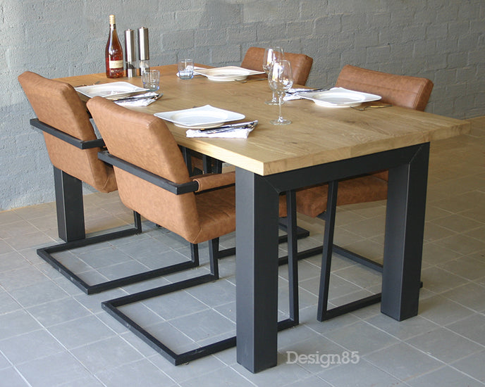 Industriële Eiken Eettafel Hagel