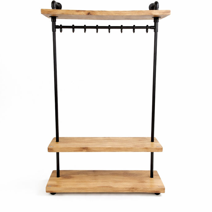 Industriële kapstok met drie boomstam planken en metalen ophangstang op witte achtergrond