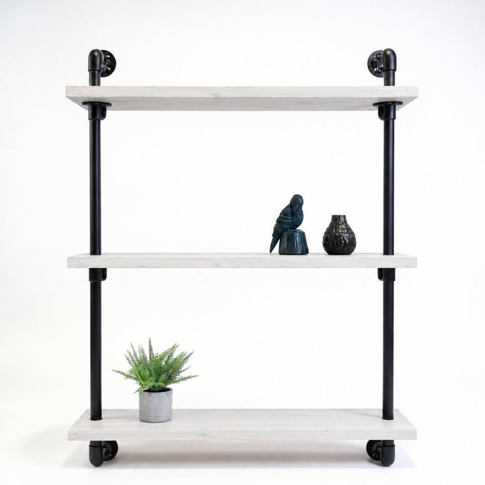 Stoere industriële kast Glasgow van steigerbuizen met lichte houten planken