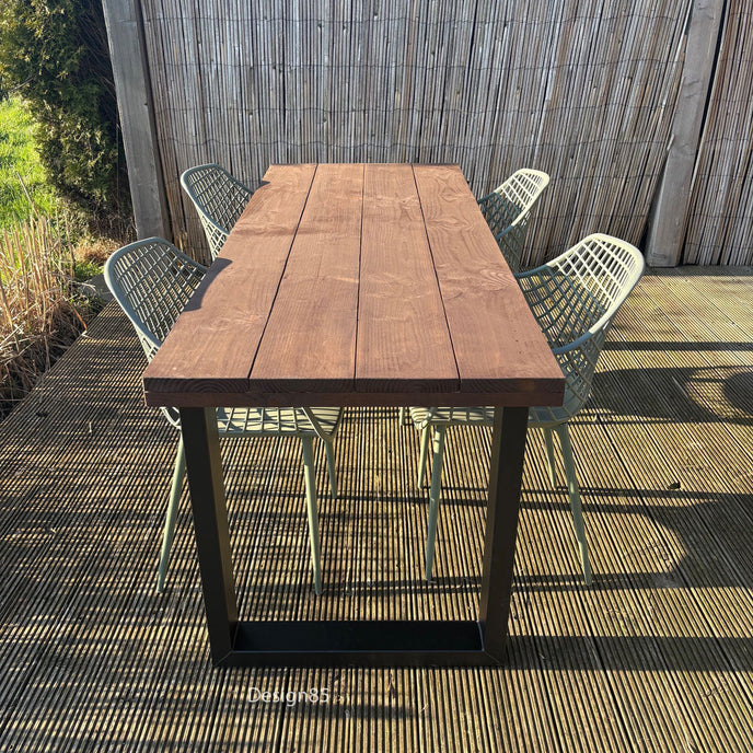 Robuuste industriële tuintafel met douglas houten blad voor buiten