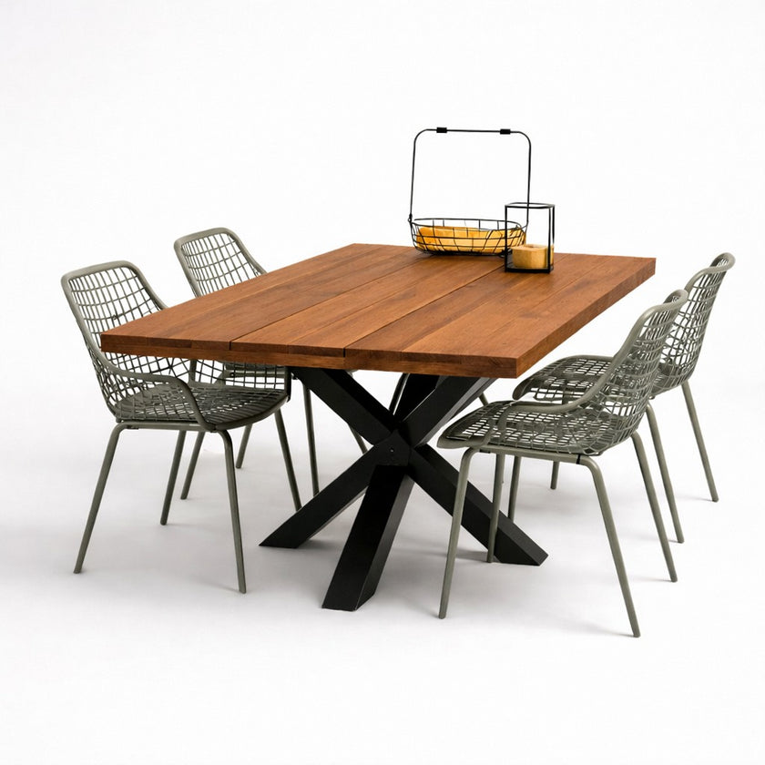 Robuuste eettafel van douglas hout met zwarte stalen spinpoot en zes stoelen