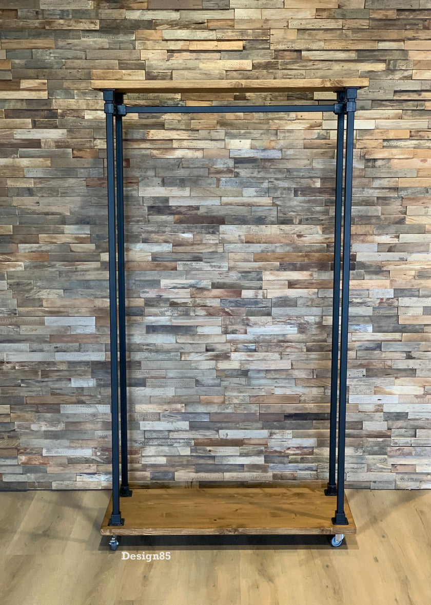 Vrijstaande Kapstok Staand Kledinghanger van Design85 met houten bovenplank, kledingroede en onderste plank voor extra opbergruimte.