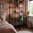 kinderbureau stoer in een mooie meiden kamer! Het bureau is behandeld met een bruine wax.