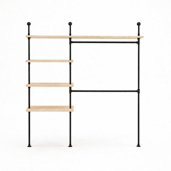 Kledingrek Muur industrieel met houten legplanken en zwart stalen frame op witte achtergrond