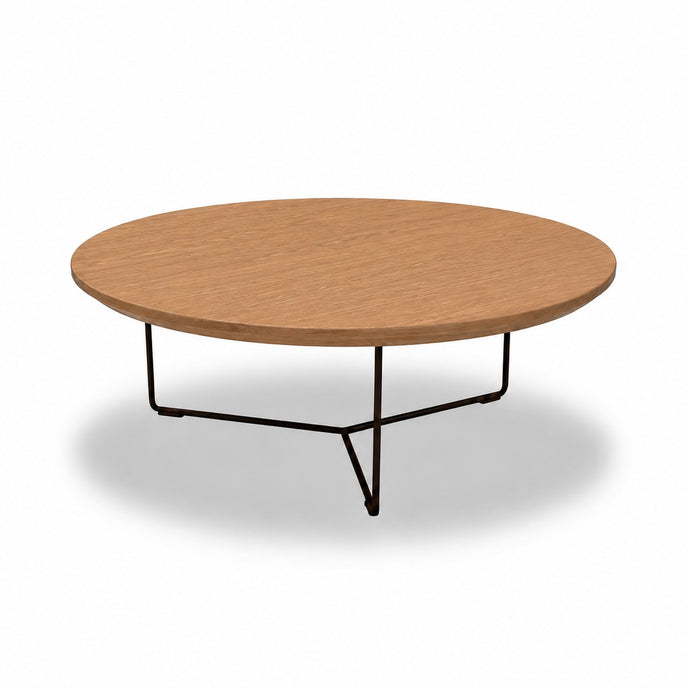 Ronde salontafel eiken met zandkleurig eiken tafelblad en zwart metalen onderstel