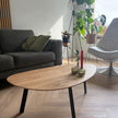 Salontafel industrieel Kiezel met eikenhouten blad in moderne woonkamer