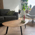 Salontafel industrieel Kiezel met eikenhouten blad in moderne woonkamer