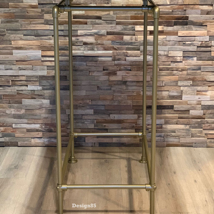 Steigerbuis kledingrek Goud