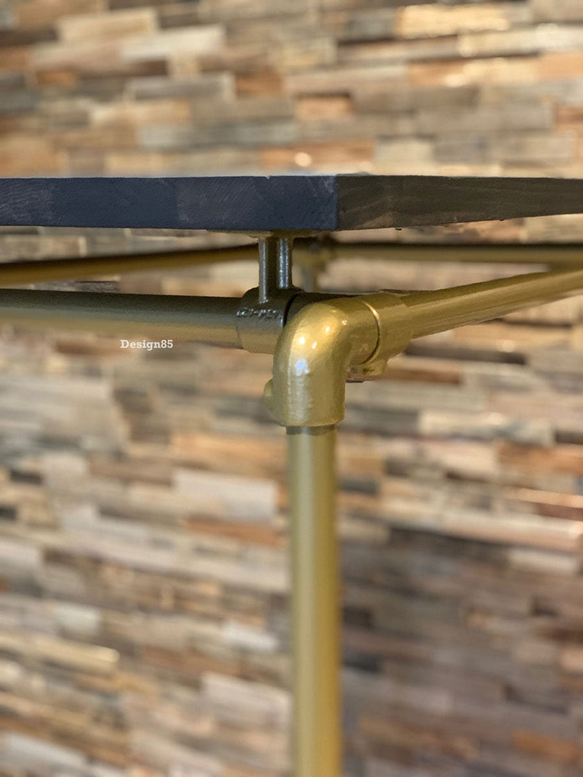 Steigerbuis kledingrek Goud