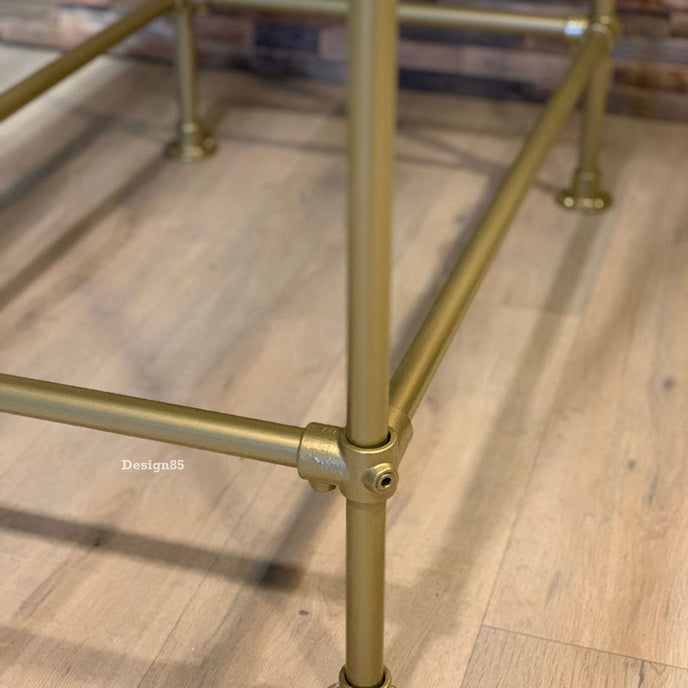 Steigerbuis kledingrek Goud