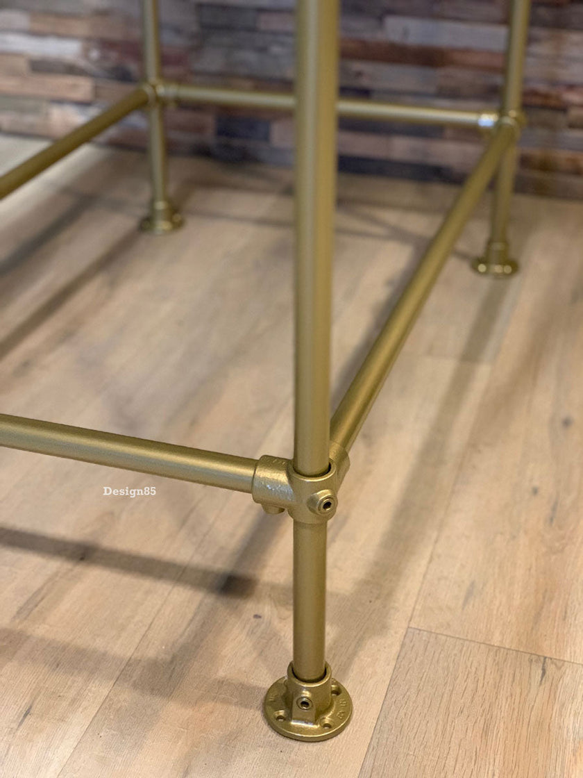 Steigerbuis kledingrek Goud