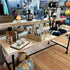 Steigerbuis tafel presentatie waarbij accessoires in een winkel worden gepresenteerd in verschillende hoogtes.