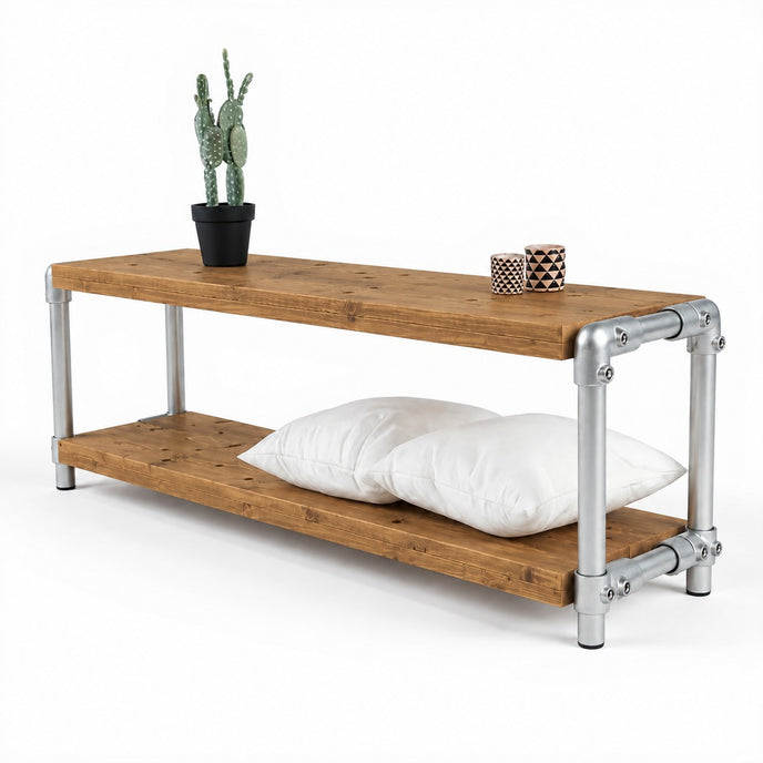 Industrieel steigerbuis TV meubel naturel met twee bruin gebeitste houten planken en een zilverkleurig metalen buizenframe.