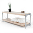 Industrieel steigerbuis TV meubel naturel met twee schappen van onbehandeld vurenhout en een zilverkleurig buizenframe.