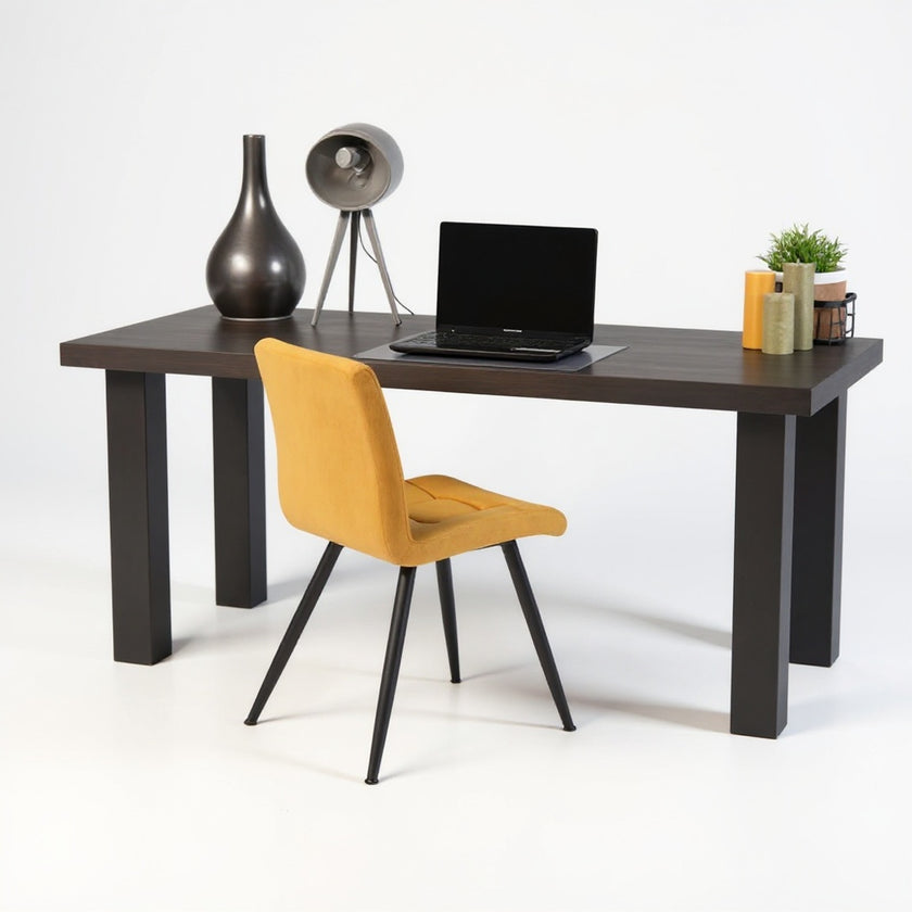 Vintage bureau helder met zwart gebeitst houten blad en zwart metalen poten, strak industrieel design bureau