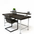 Vintage bureau knap met zwart gebeitst houten blad en schap, gecombineerd met metalen buizenframe in industriële stijl
