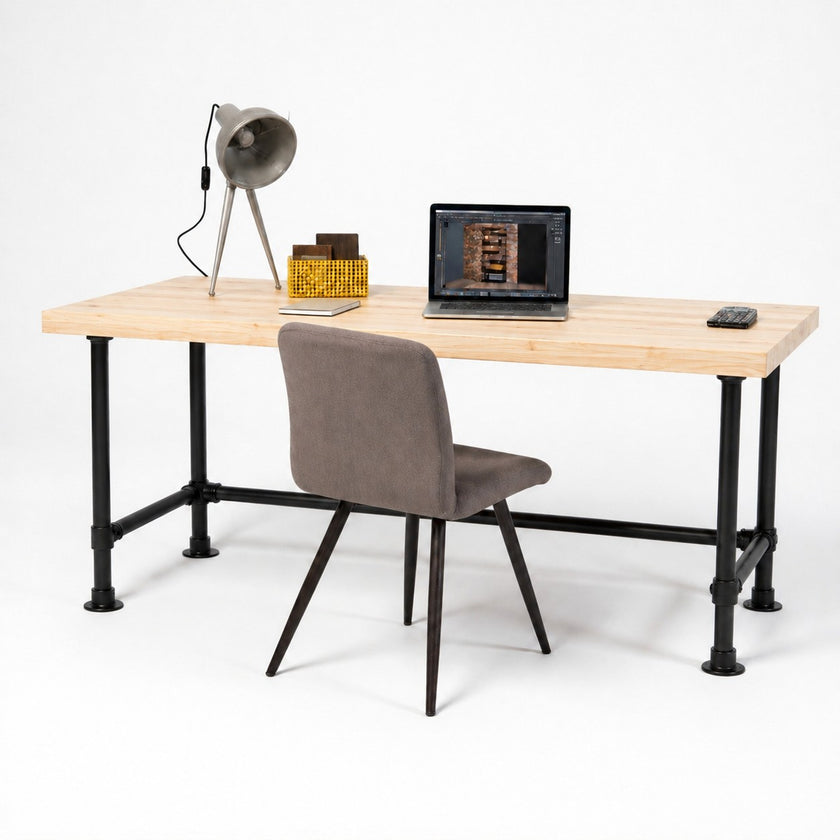Vintage bureau puur met onbehandeld vurenhouten blad en zwart metalen buizen, natuurlijk industrieel bureau