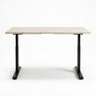 Zit sta bureau hout met wit gebeitst vurenhouten blad en zwart verstelbaar metalen onderstel.